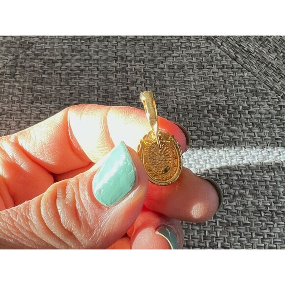 Vtg 80s small gold tone pearl rhinestone necklace‎ pendant lavish ornate shiny - Picture 2 of 4